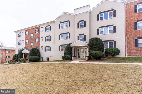 Falls Church, VA 22044,6186 GREENWOOD DR #201