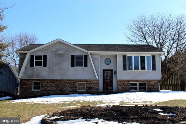 13 SUNSET DR, Bernville, PA 19506