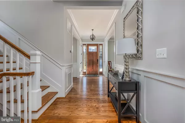 Vienna, VA 22180,119 HICKORY CIR SW