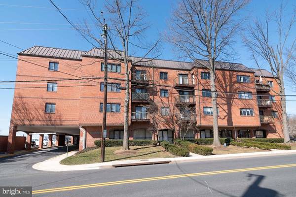 8 RUSSELL AVE #206, Gaithersburg, MD 20877