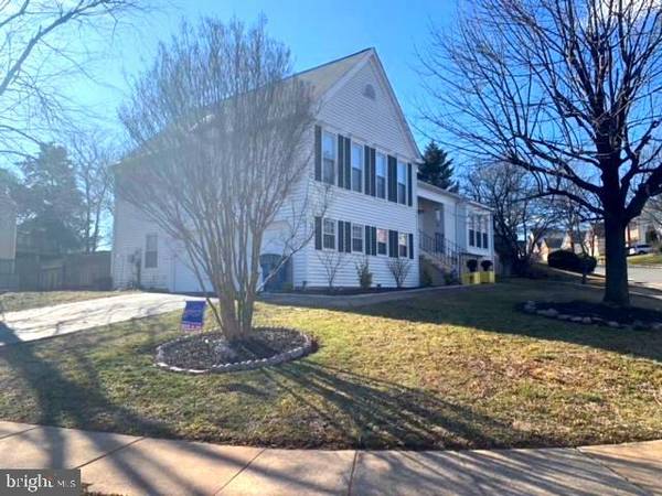 5708 ROCKY RUN DR, Centreville, VA 20120