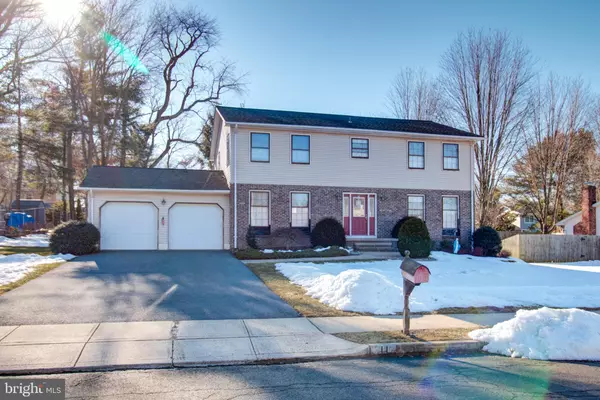 11 CAVALIER DR, Hamilton, NJ 08619