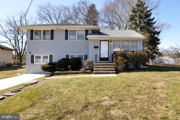 3 BEAVER DR, Barrington, NJ 08007