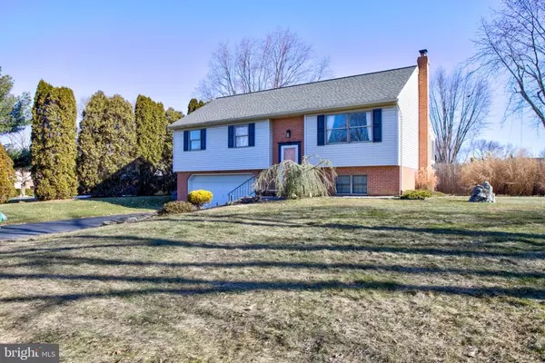 949 LINDSAY LN, Lancaster, PA 17601