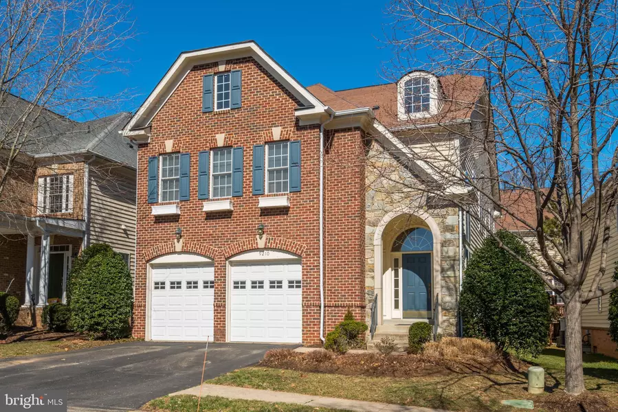 9210 SYCAMORE CREST DR, Fairfax, VA 22031