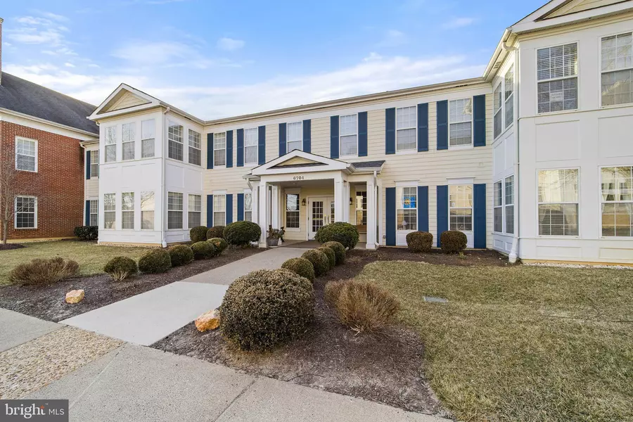 6704 HOLLY FARMS LN #206, Warrenton, VA 20187