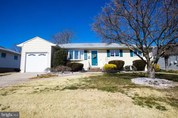 16 CARDIGAN RD, Hamilton, NJ 08690