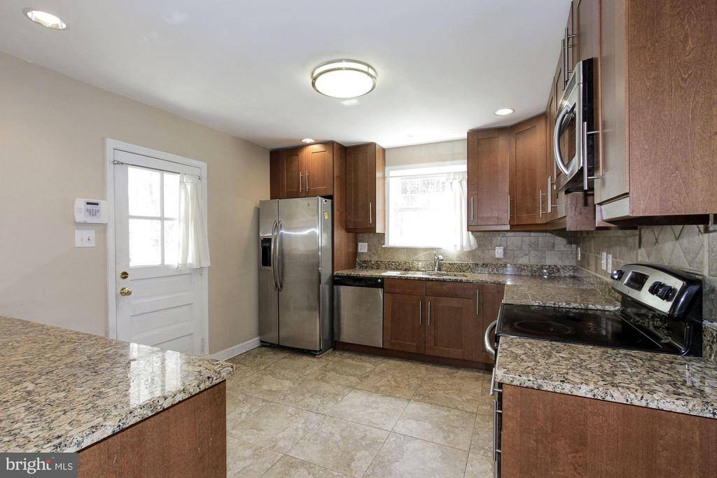 Clinton, MD 20735,8207 SONAR RD