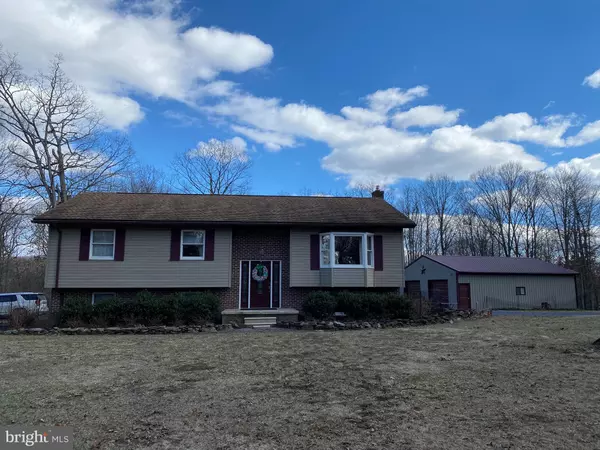 5567 VIRGINIA LINE RD, Berkeley Springs, WV 25411