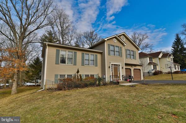 2417 HORSESHOE DR, East Stroudsburg, PA 18301