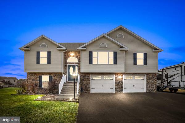 210 GRAYSON CIR, Shippensburg, PA 17257