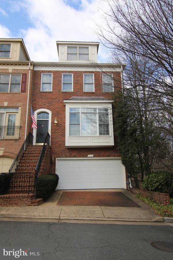 2223 N OAK CT, Arlington, VA 22209