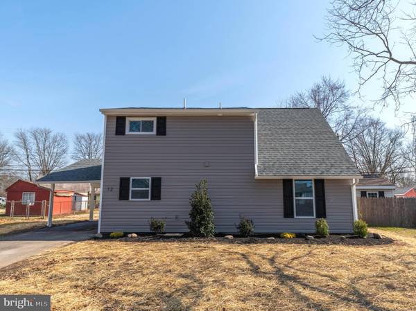 12 RIVER LN, Levittown, PA 19055