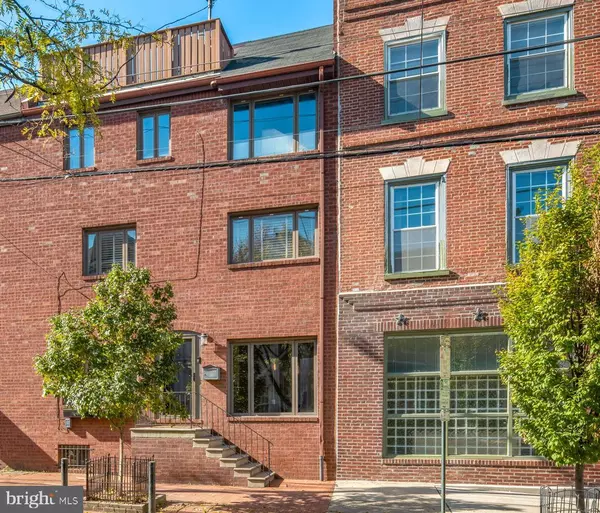 702 S 2ND ST, Philadelphia, PA 19147