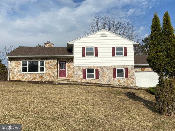 107 SPRING VALLEY DR, Berkeley Springs, WV 25411