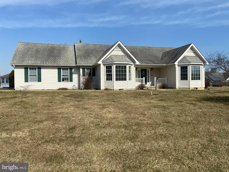 42 STOCKADE DR, Hedgesville, WV 25427