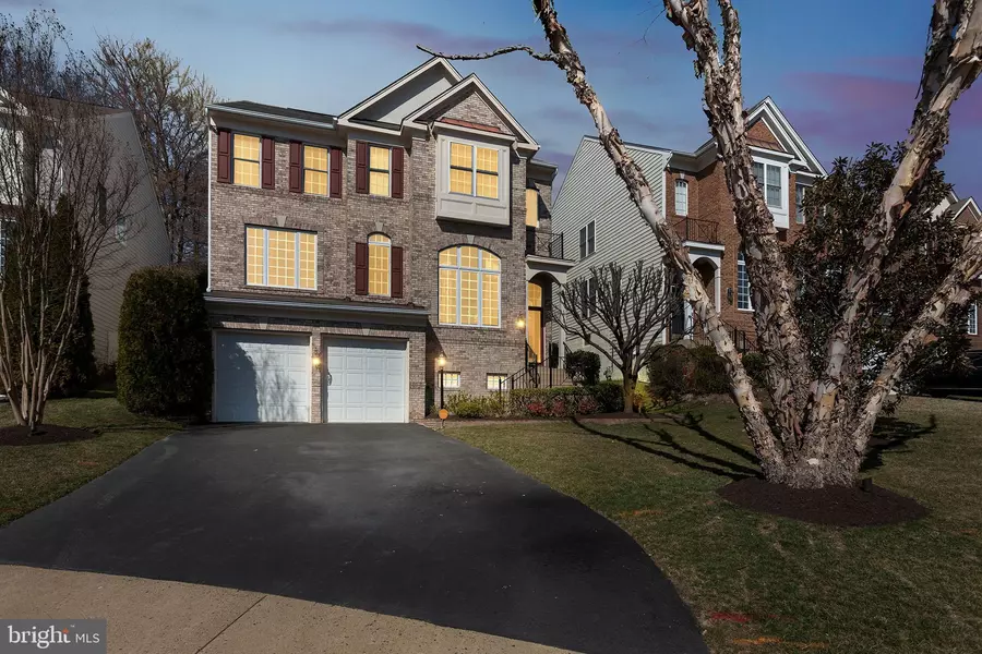 5856 GOVERNORS HILL DR, Alexandria, VA 22310