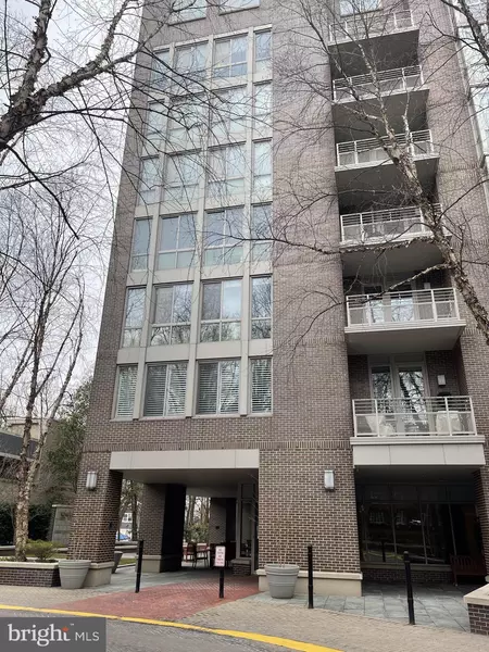 513 W BROAD ST #605, Falls Church, VA 22046