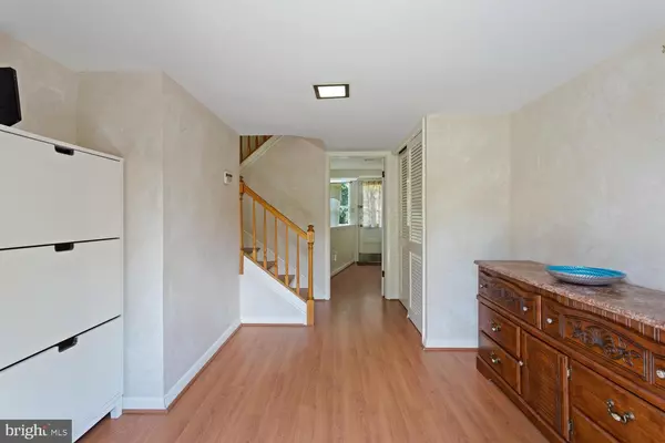 Princeton Junction, NJ 08550,318 OAK LN