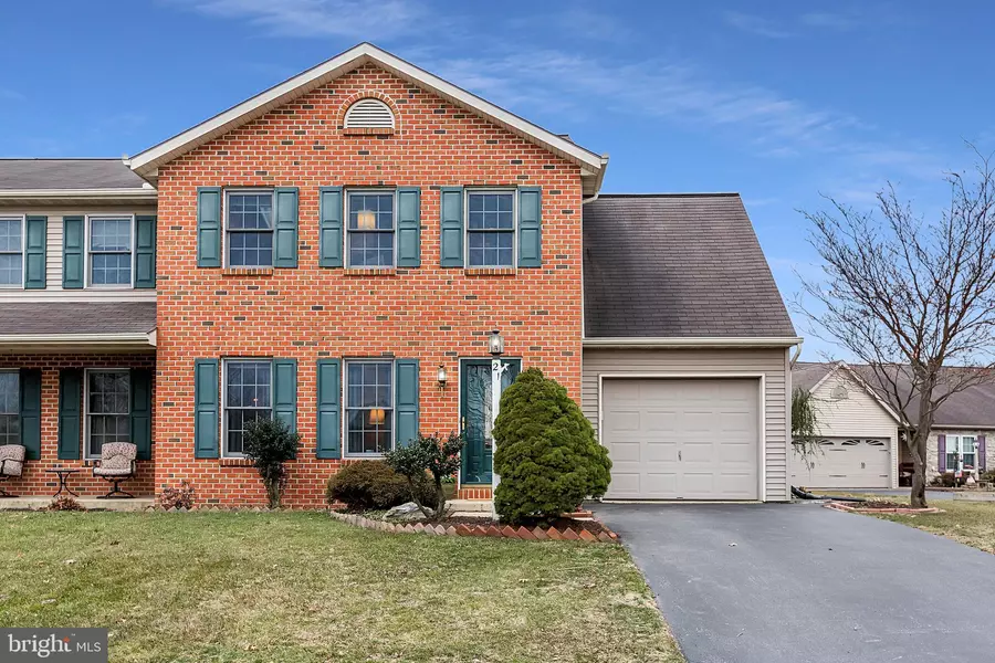 21 PEBBLE CREEK DR, Lititz, PA 17543