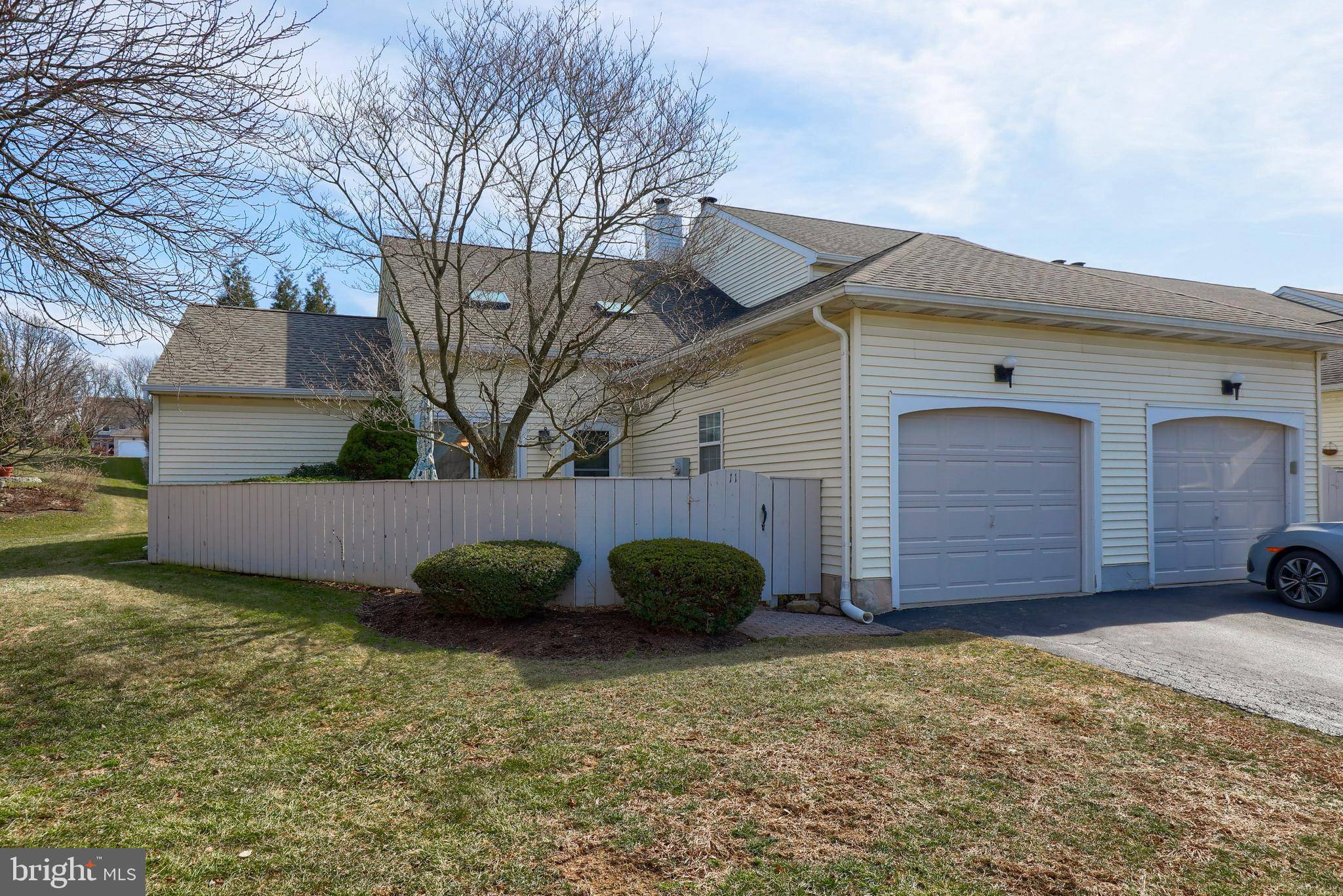 11 SPRING WALK CT, Lancaster, PA 17601