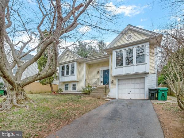 2 DEARDEN PL, Gaithersburg, MD 20878