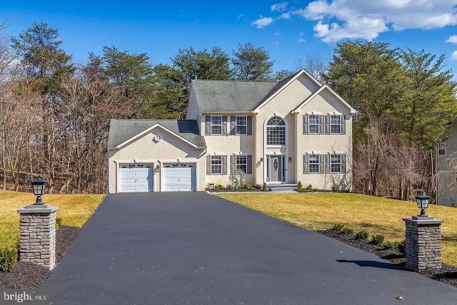 10 WHISPERING PINE LN, Voorhees, NJ 08043