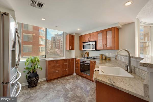 Arlington, VA 22203,3835 9TH ST N #401W