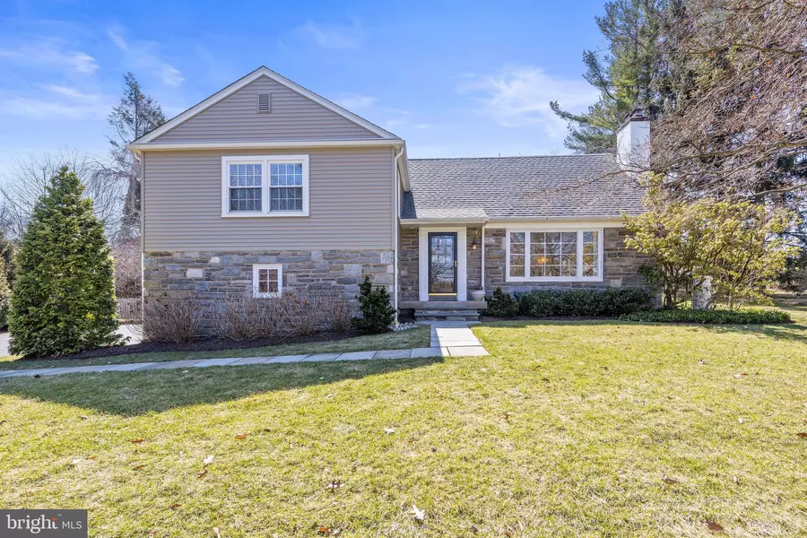 129 CLOVER HILL LN, Wayne, PA 19087