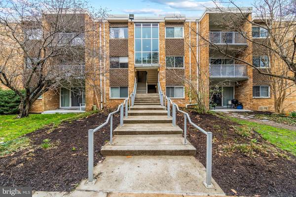 2904 KINGS CHAPEL RD #11, Falls Church, VA 22042