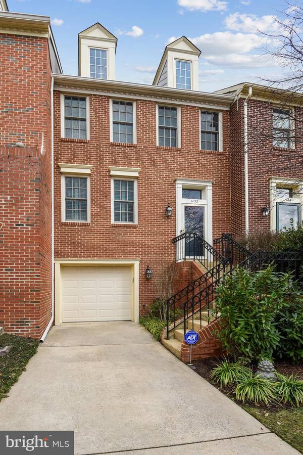 1132 QUAKER HILL CT, Alexandria, VA 22314