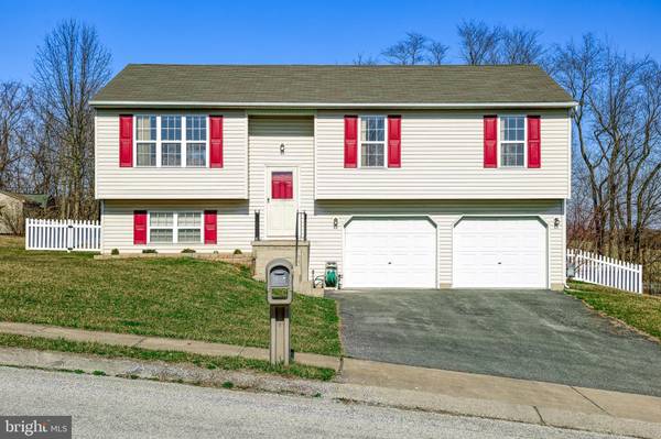 130 OVERVIEW CIR E, Red Lion, PA 17356