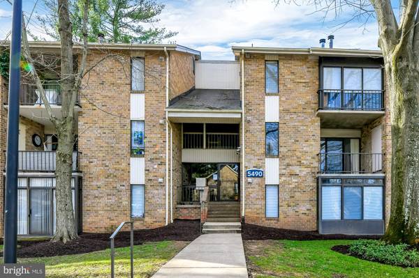 5490 CEDAR LN #B2, Columbia, MD 21044