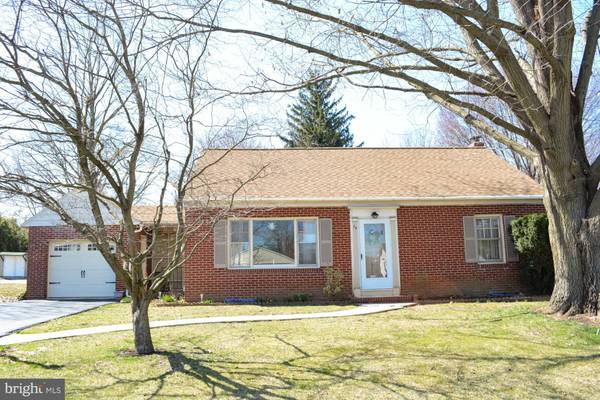 14 LINDEN ST, Leola, PA 17540