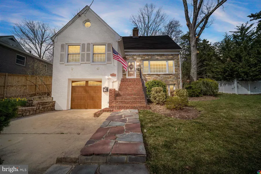 3008 RUSSELL RD, Alexandria, VA 22305