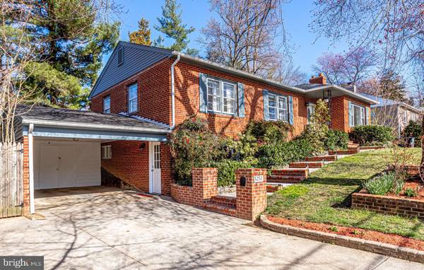 3252 PEACE VALLEY LN, Falls Church, VA 22044