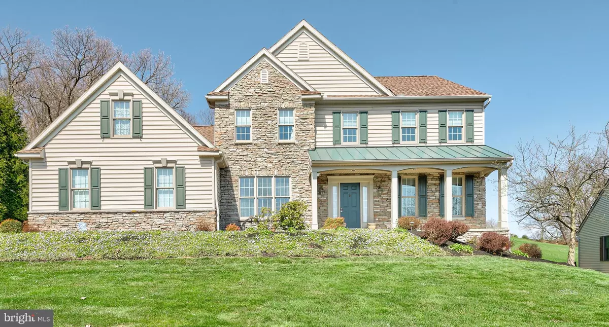 York, PA 17402,957 CASTLE POND DR