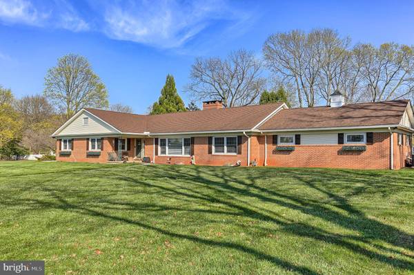 51 S 8TH ST, Mount Wolf, PA 17347