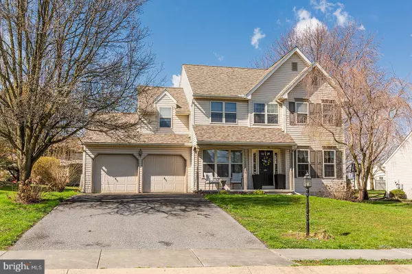 Lancaster, PA 17602,8 APPLE BLOSSOM DR