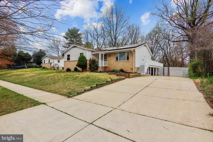 808 LOWANDER LN, Silver Spring, MD 20901