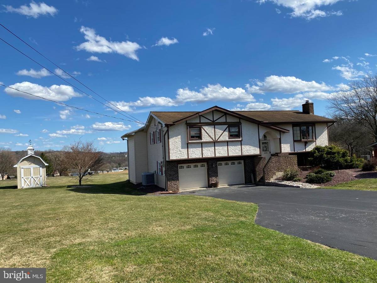 Walnutport, PA 18088,382 VALLEY HI CT