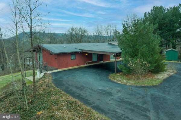 99 CLUBHOUSE DR, Bernville, PA 19506