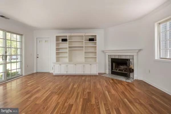 Pennington, NJ 08534,15 RAILROAD PL