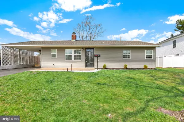 219 LAKESIDE DR, Levittown, PA 19054