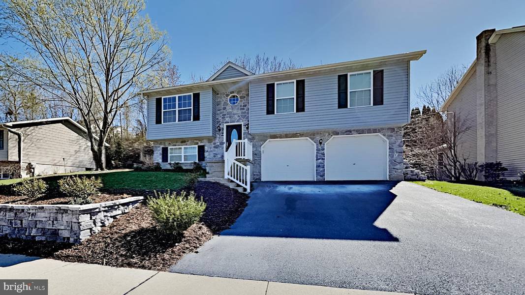 51 SWEET ARROW DR, Hummelstown, PA 17036