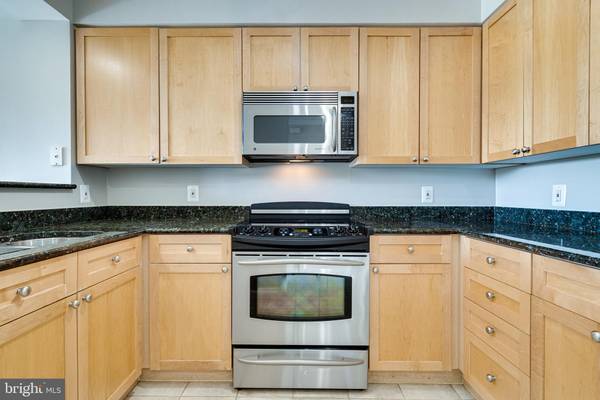 3101 N HAMPTON DR #908, Alexandria, VA 22302