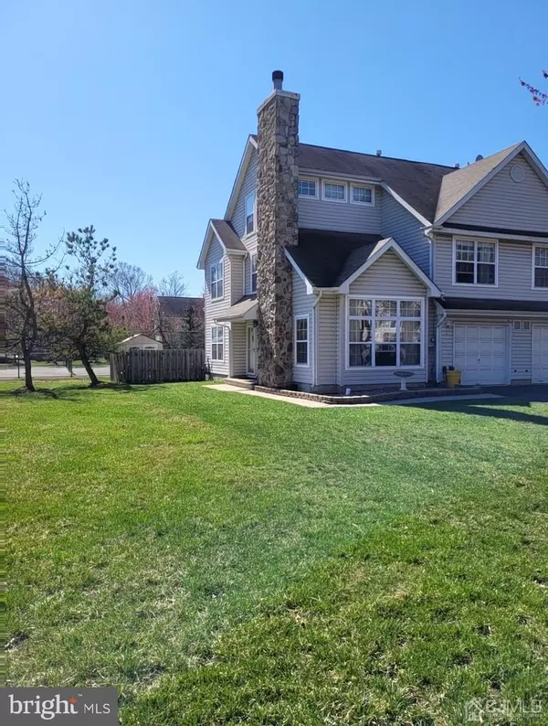 1 BARNSDALE DR, Cranbury, NJ 08512