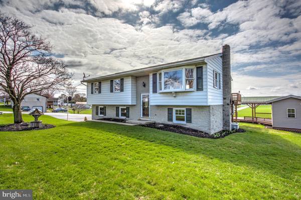 692 N ERISMAN RD, Manheim, PA 17545