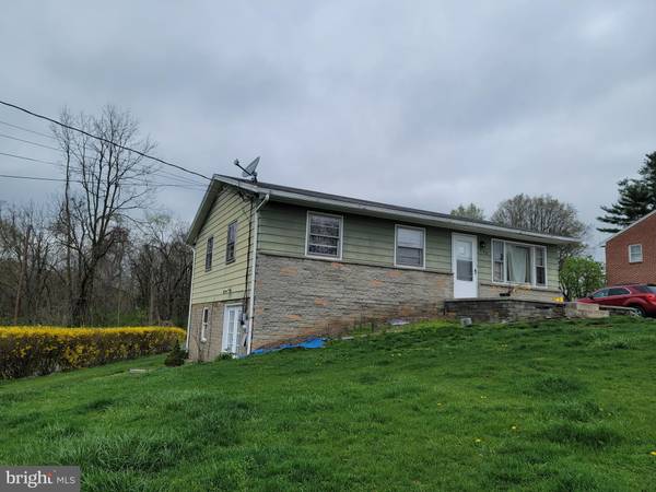 825 HIGHLAND DR, Chambersburg, PA 17202