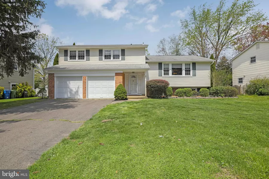 9 REGENT RD, Cherry Hill, NJ 08003